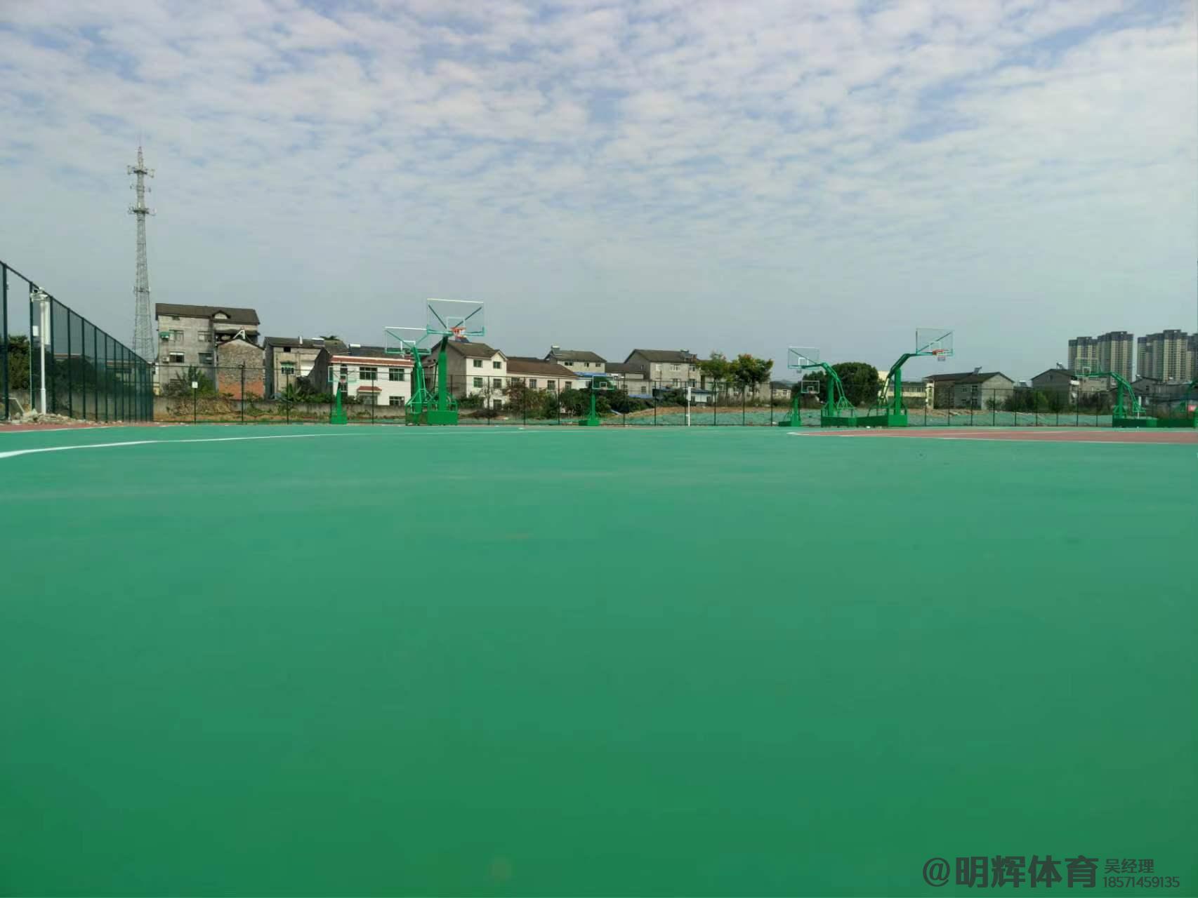 吉隆硬地丙烯酸球场的优缺点